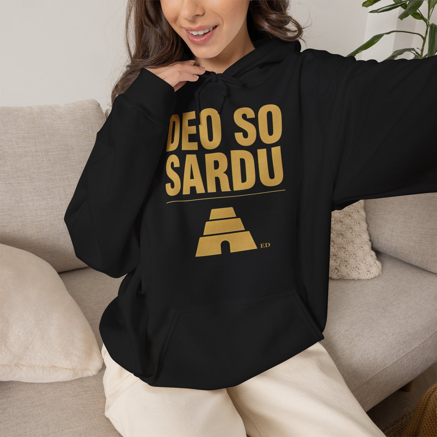 Hoodie mit sardischem Stolz | Deo So Sardu, warm geschnitten
