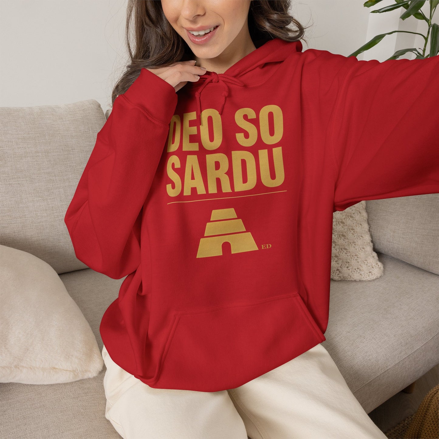 Hoodie mit sardischem Stolz | Deo So Sardu, warm geschnitten